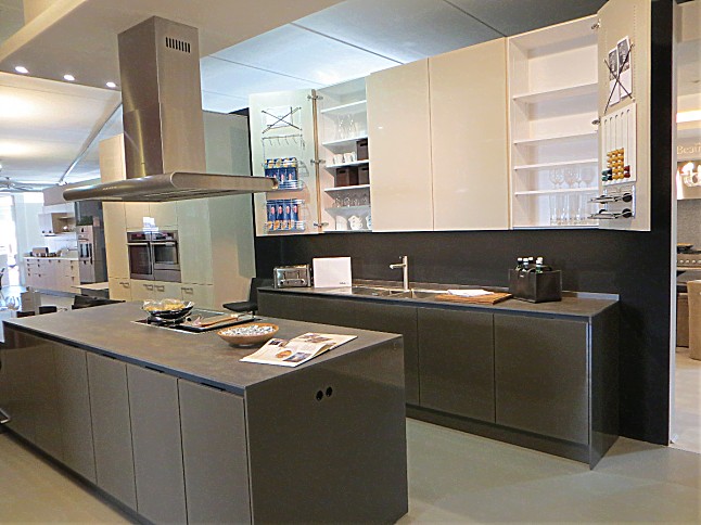 Siematic musterküche siematic: ausstellungsküche in bielefeld von ... Trüffelbraun küche