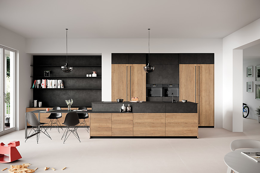 Moderne Küche in Holz-Optik kombiniert mit Schwarz (Rotpunkt Küchen)